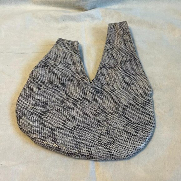 Designer Argentina based Crosshandle Faux Snake Skin Bag made by Nik Nok. - Picture 1 of 3